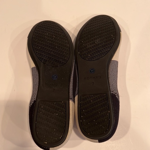 Rothys Black and White round cap toe flat SZ 7 - Picture 10 of 10